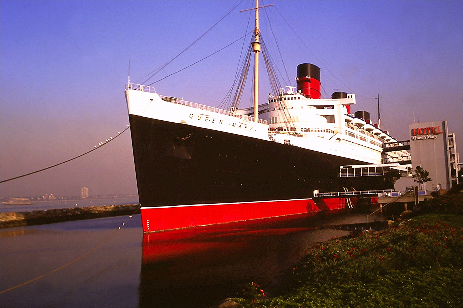 Queen Mary - S