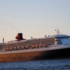 Queen Mary2 am 11.06.2015 ca 21:40 in Cuxhaven an der Alten Liebe