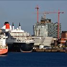 Queen Mary2 am Cruise Center in der Hafen City Hamburg