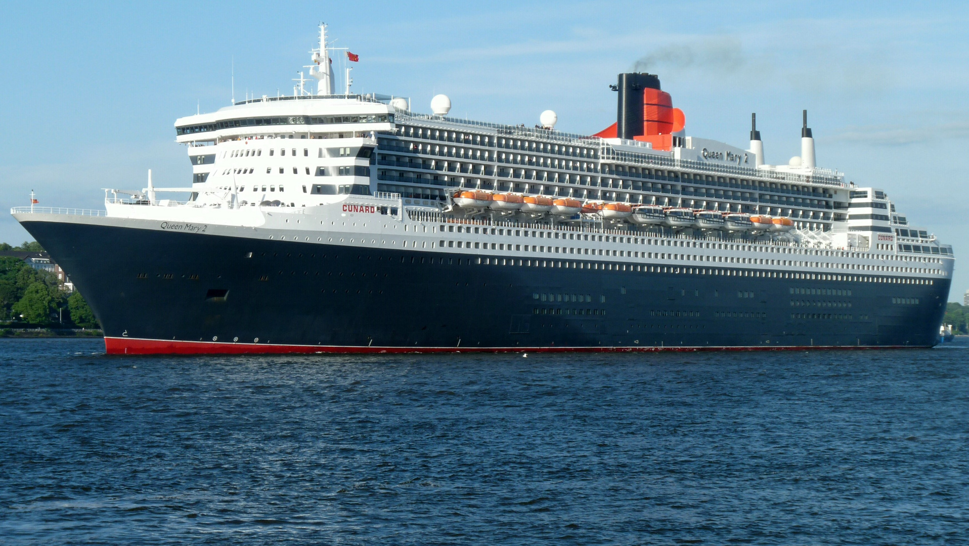 Queen Mary2 auf der Elbe