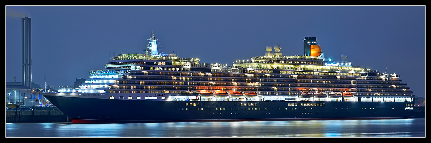 Queen Victoria @ night