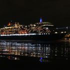 Queen Victoria verlässt den Hamburger Hafen