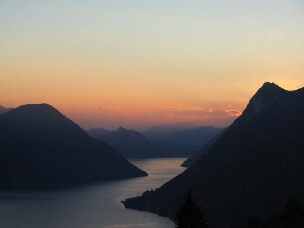 "Quel ramo del lago di Como..tra due catene non interrotte di monti.." Promessi Sposi