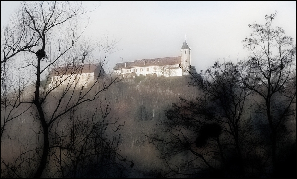 Quelques brumes au Château des Allinges ( Thonon les bains )