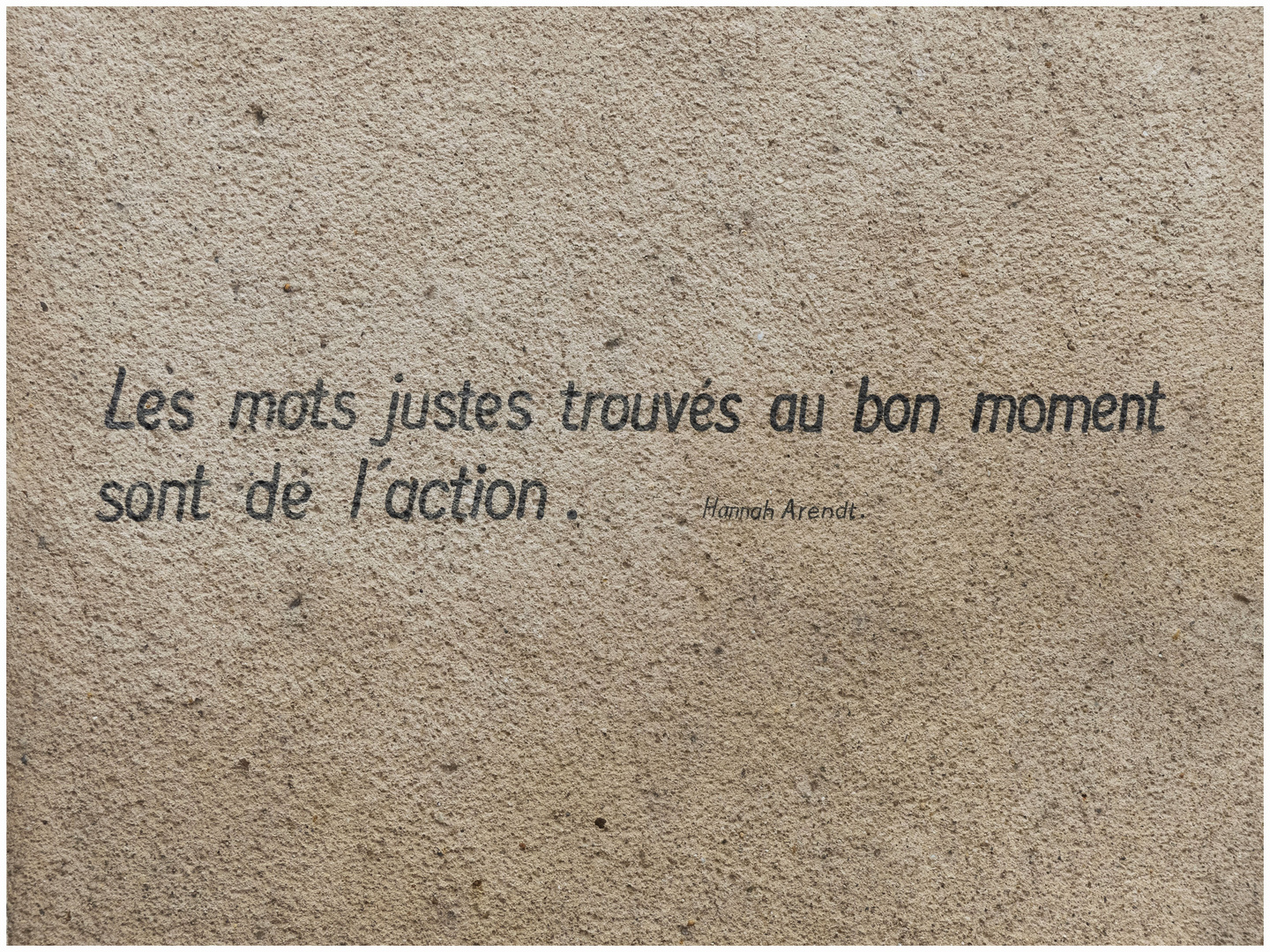 Quelques mots sur un mur... de la Charité sur Loire