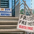 Querdenker-Demo vor der Stadthalle Rostock (1)