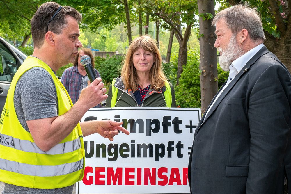 Querdenker-Demo vor der Stadthalle Rostock (6)