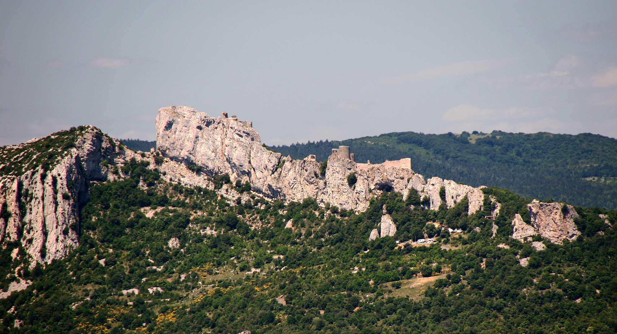 Quéribus - der Ausblick zur Peyrepertuse