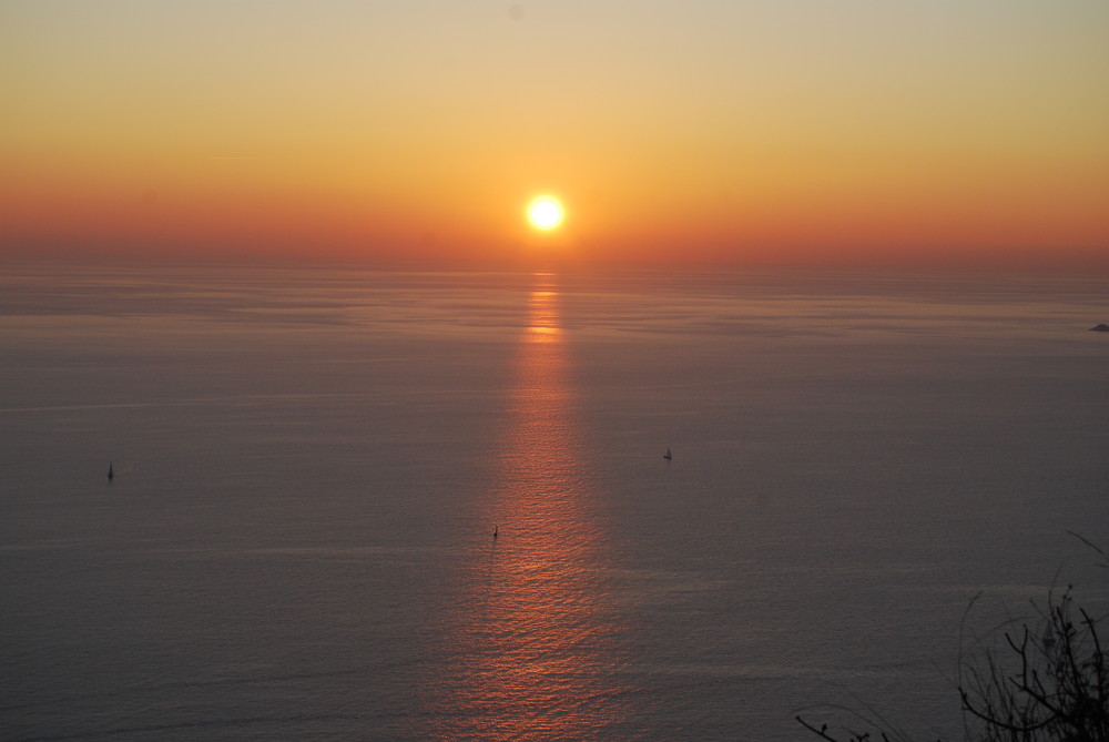 qui il giorno muore, ma di la è quasi una nuova alba