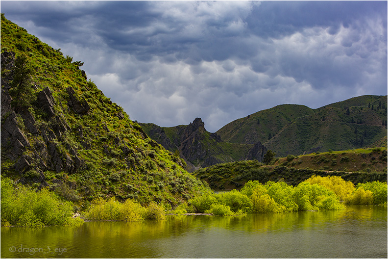 Quiet Desert Lake 