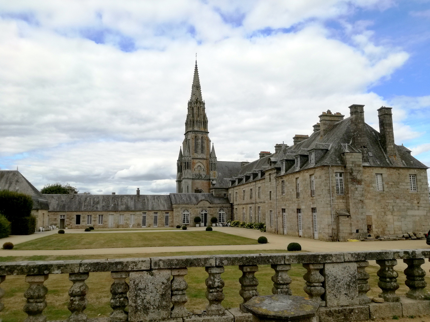 Quintin et ses châteaux, Bretagne