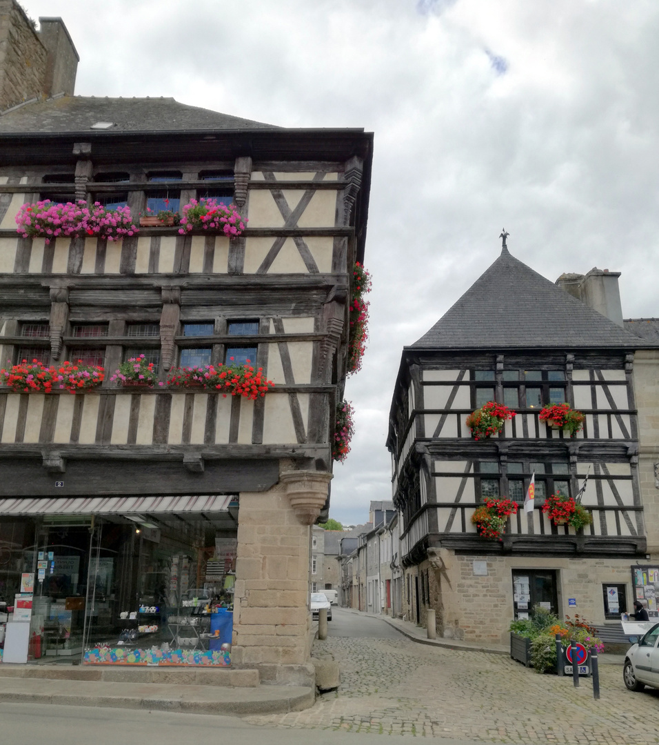 Quintin et ses châteaux, Bretagne