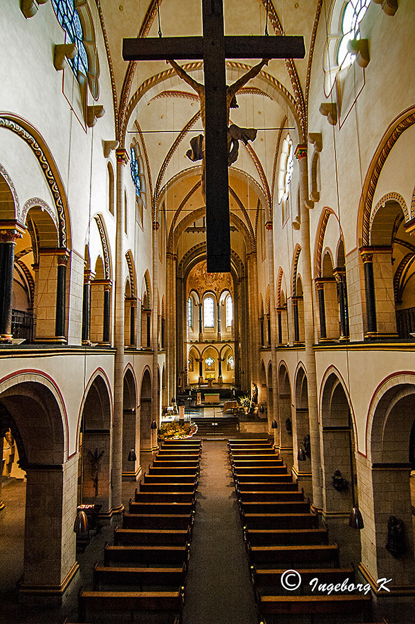 Quirinus-Münster - Kirchenschiff