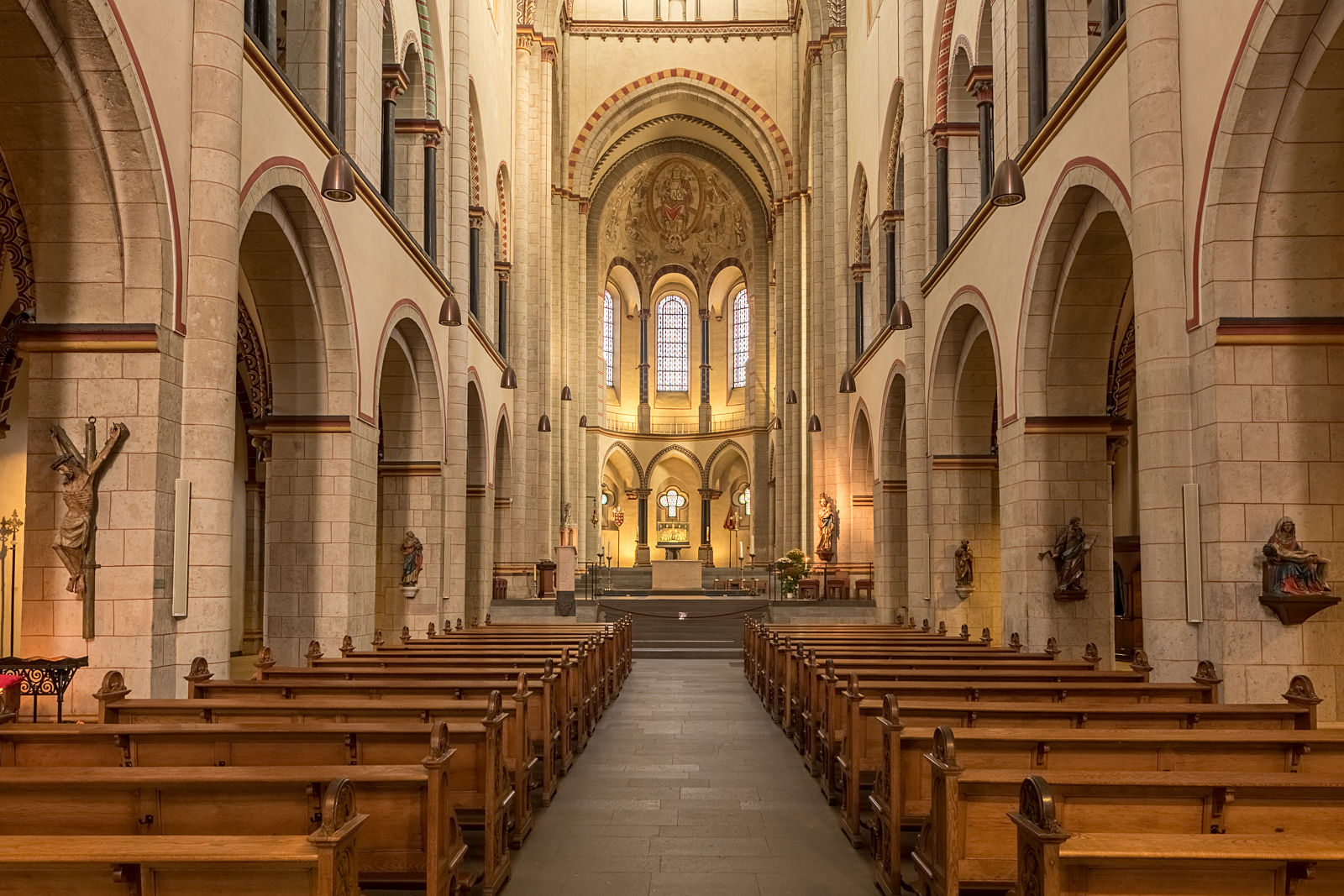 Quirinus-Münster Neuss Innenansicht