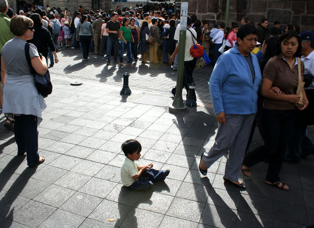 Quito Kind Platz Desinteresse