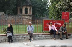 Qutab Minar; waiting