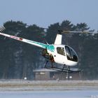 R22 am Flugplatz Uetersen