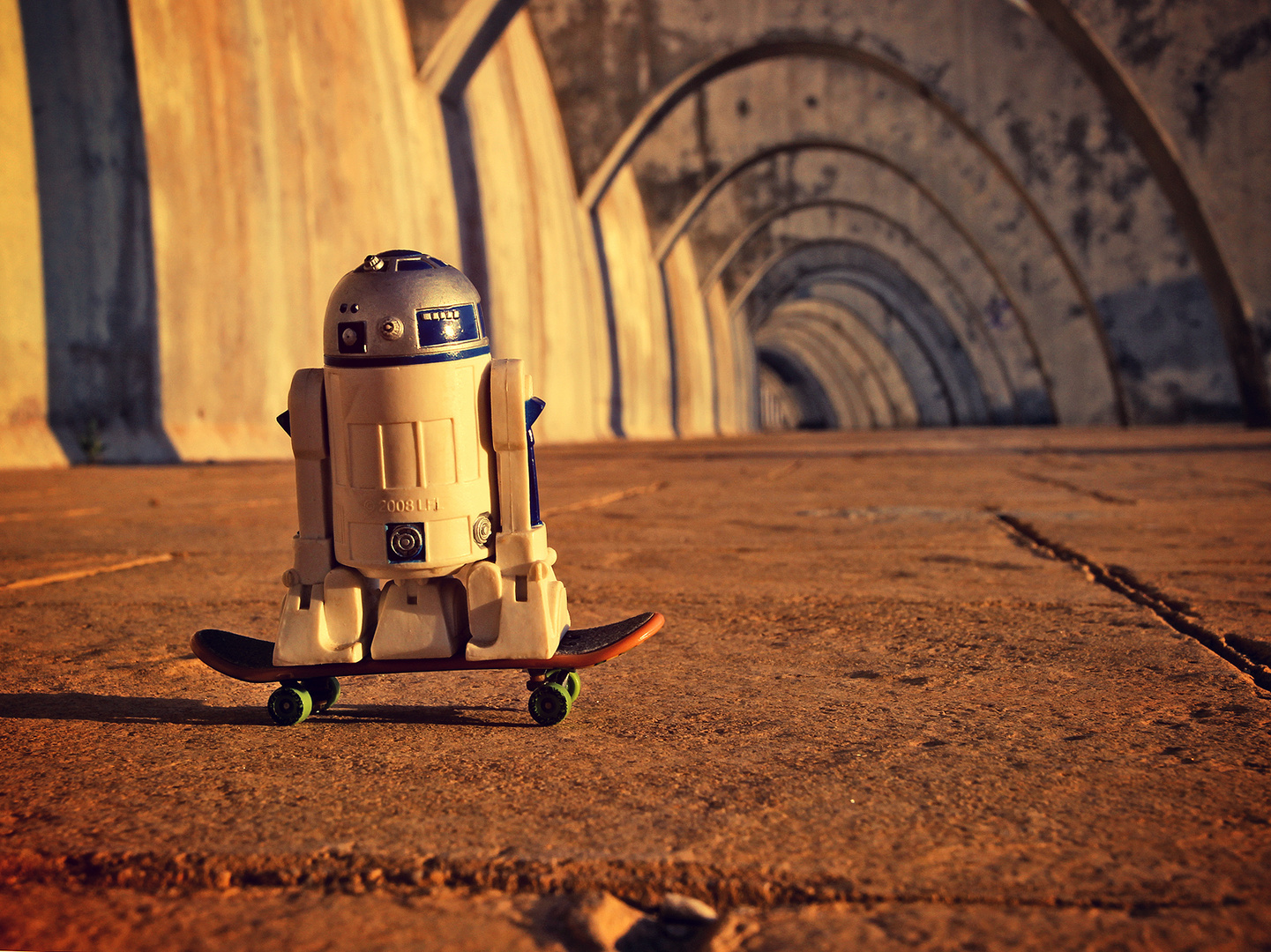 R2D2 wants to see world