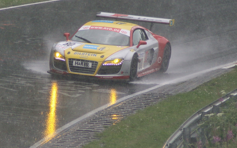 R8 im Regen