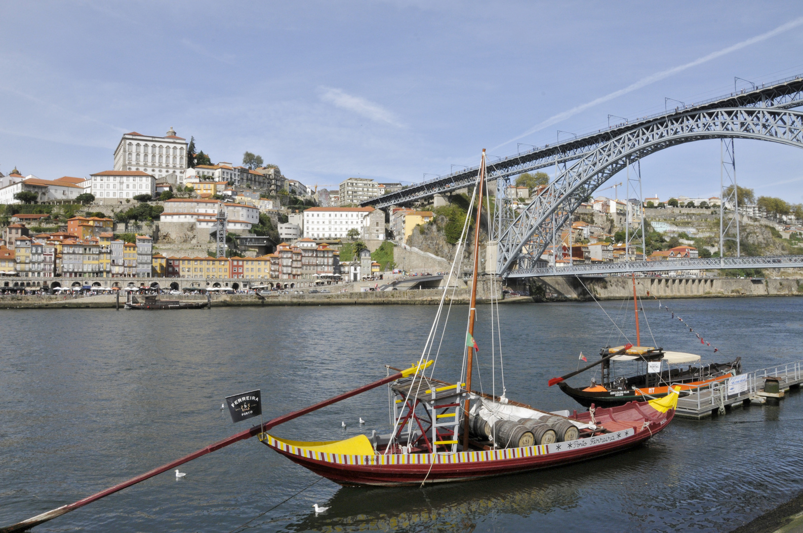 Rabelo Schiffe am Ponte Dom Luís