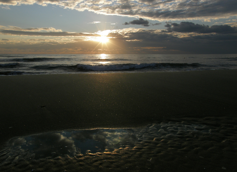 Raccogliendo pezzi di cielo sulla spiaggia