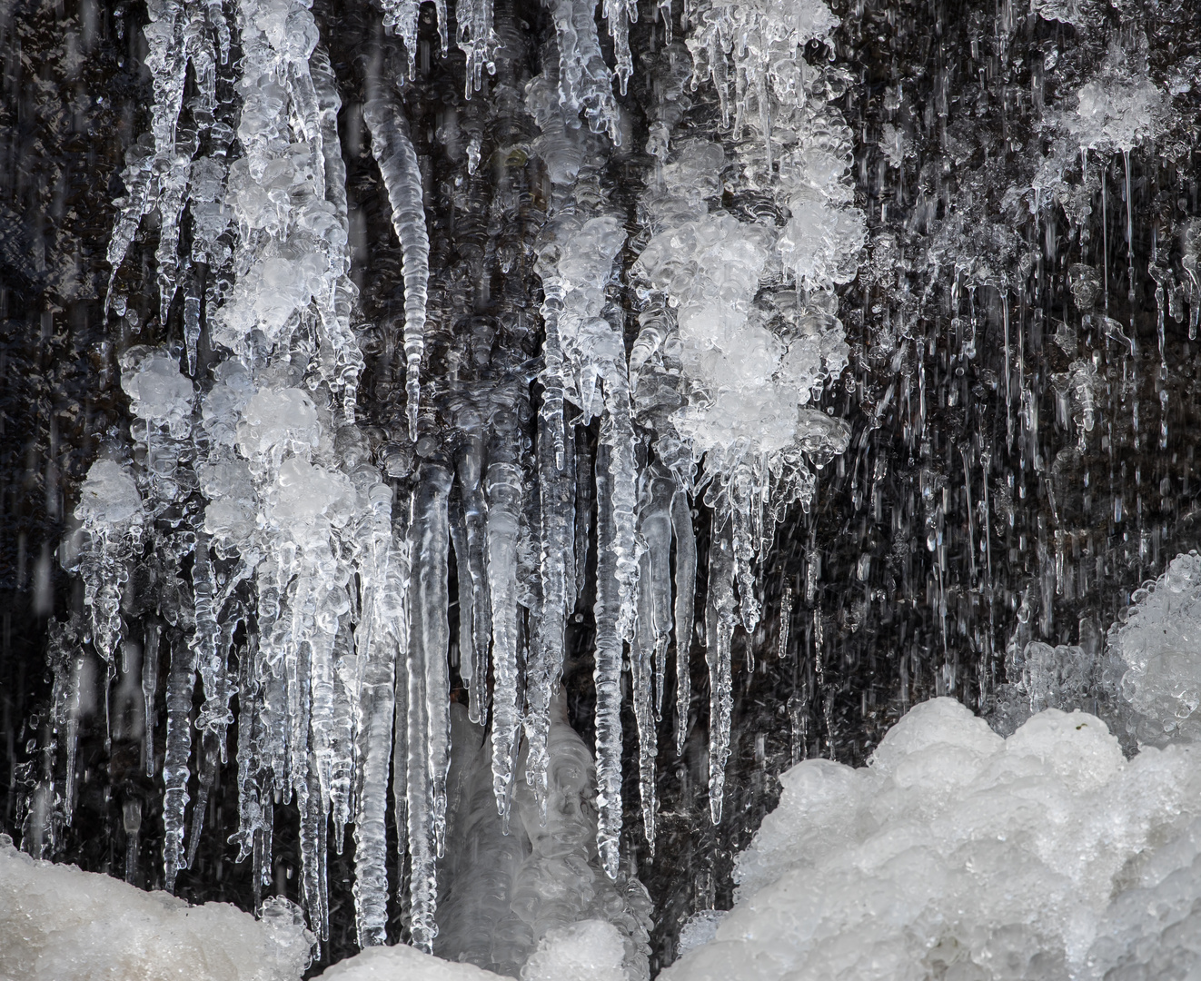 Radau-Wasserfall - "Tropfsteinhöhle aus Eis"