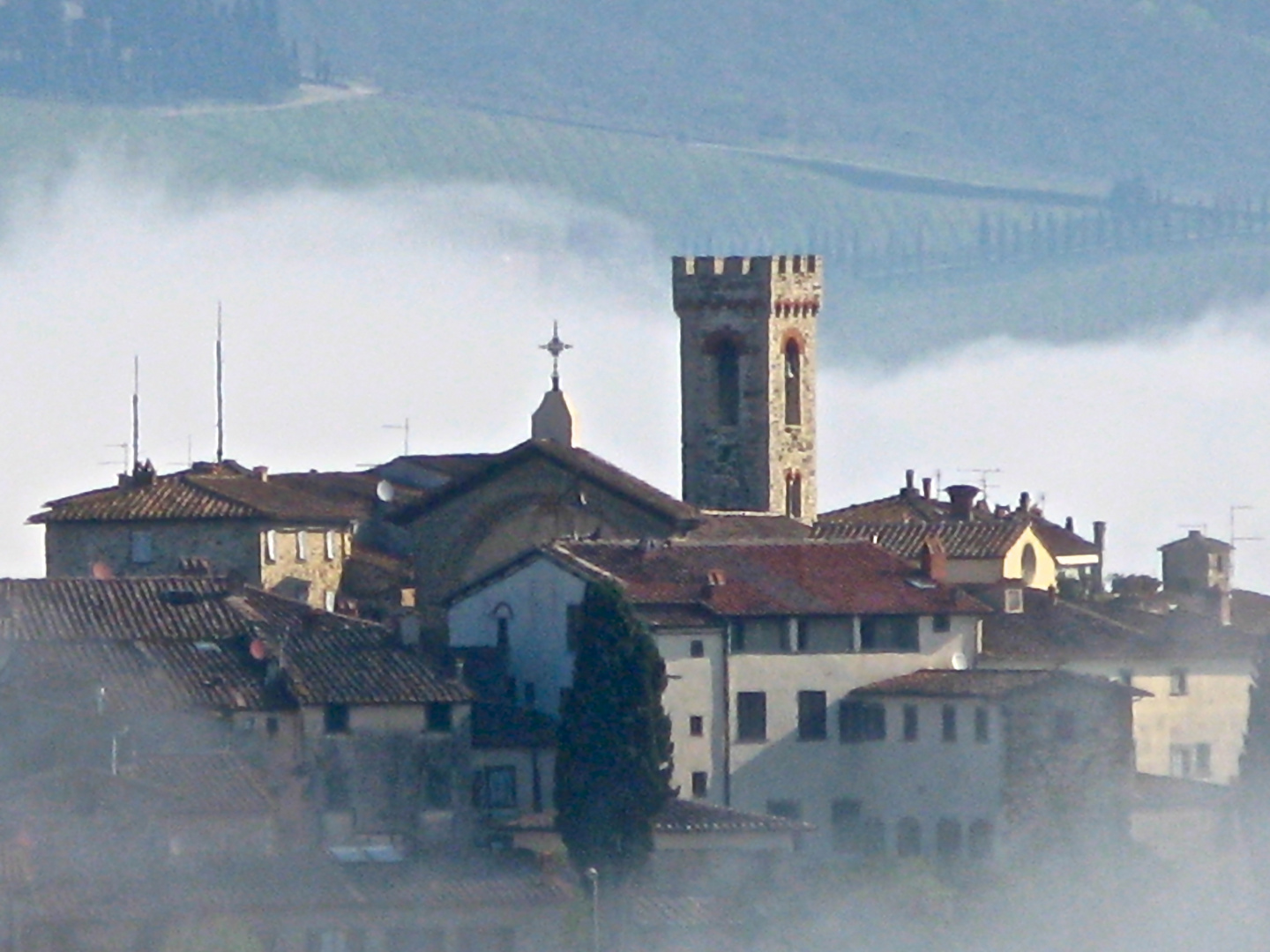 Radda in Chianti bei Nebel