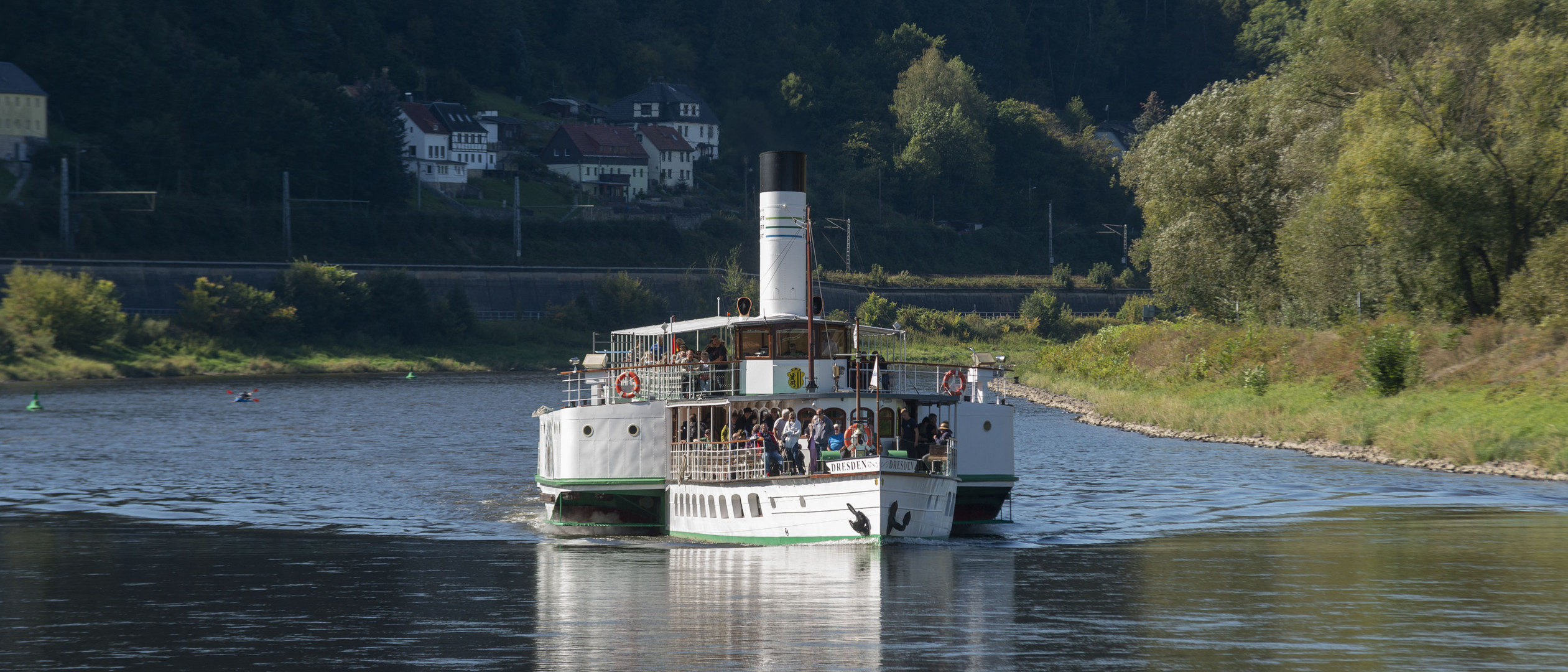 Raddampfer auf der Elbe