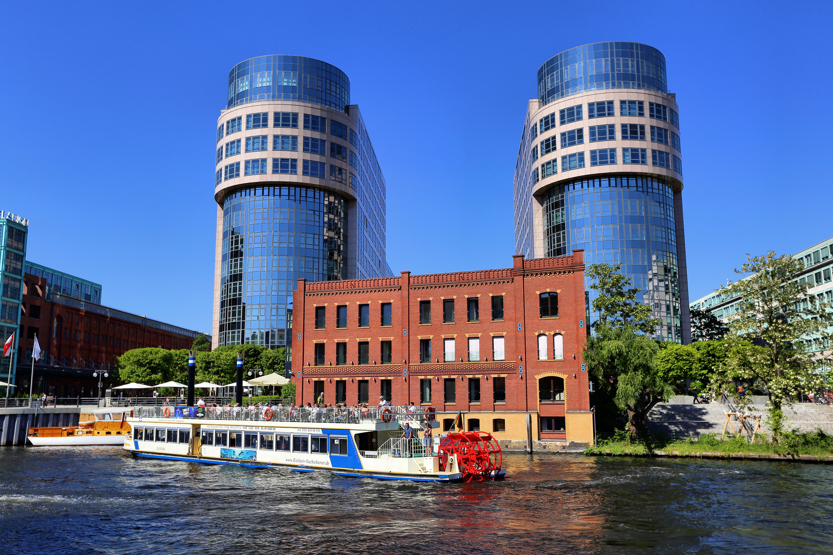 Raddampfer auf der Spree - Berlin