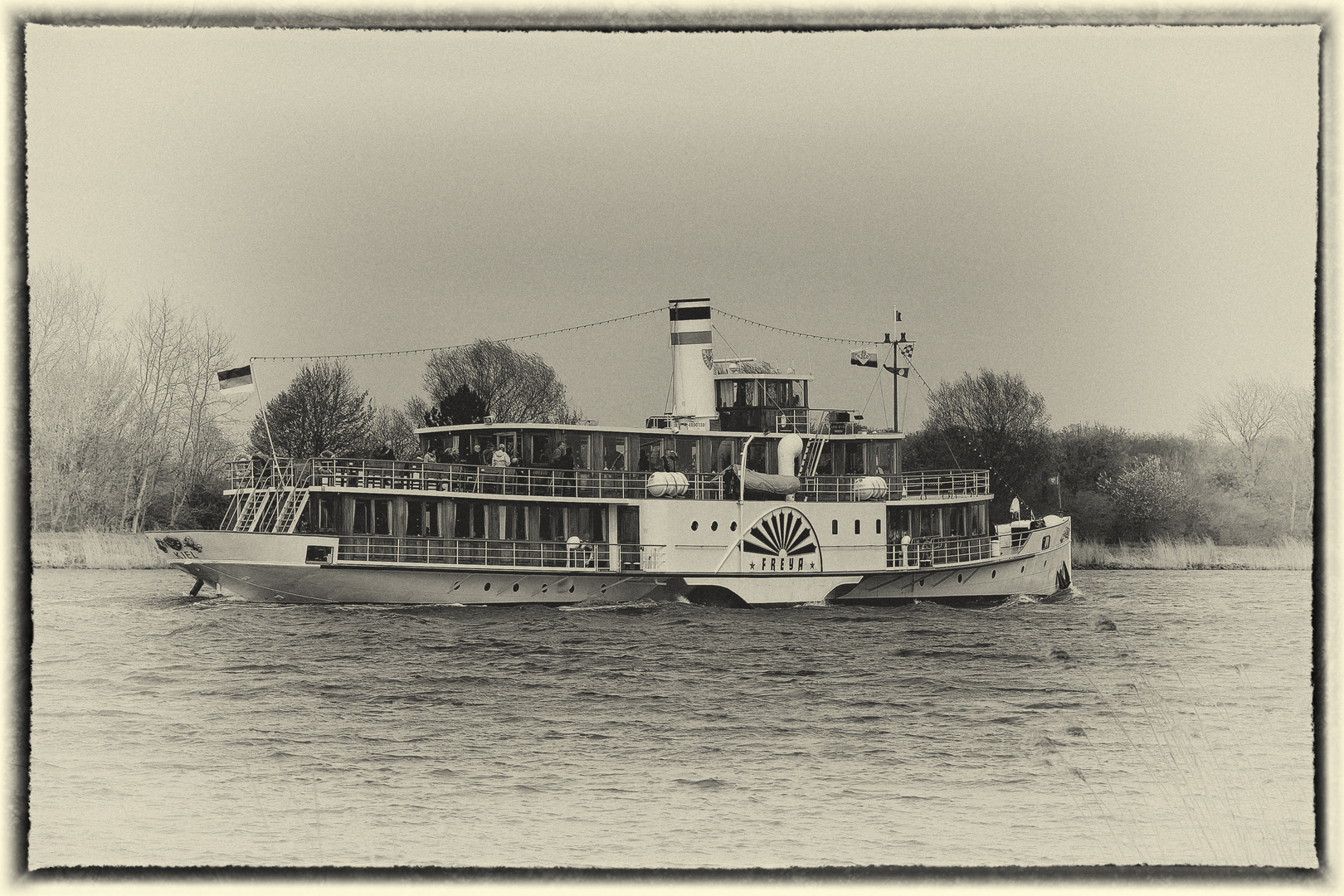 Raddampfer Freya auf dem Nord-Ostsee-Kanal