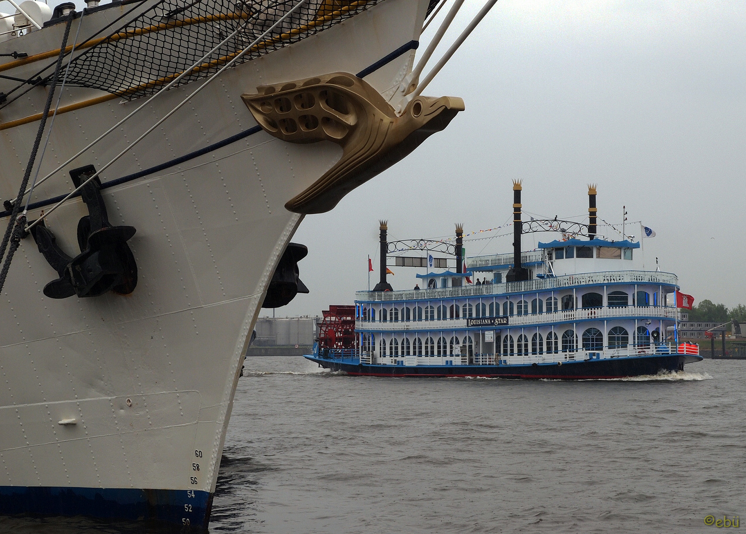 Raddampfer "Louisiana Star" unter der "Gorch Fock"