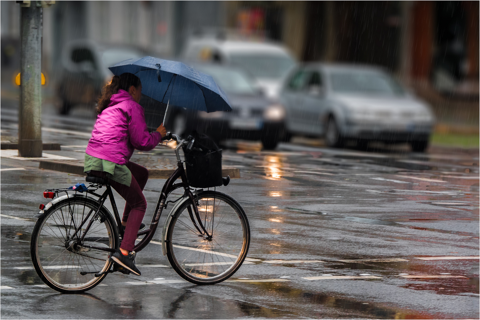 Radel im Regen