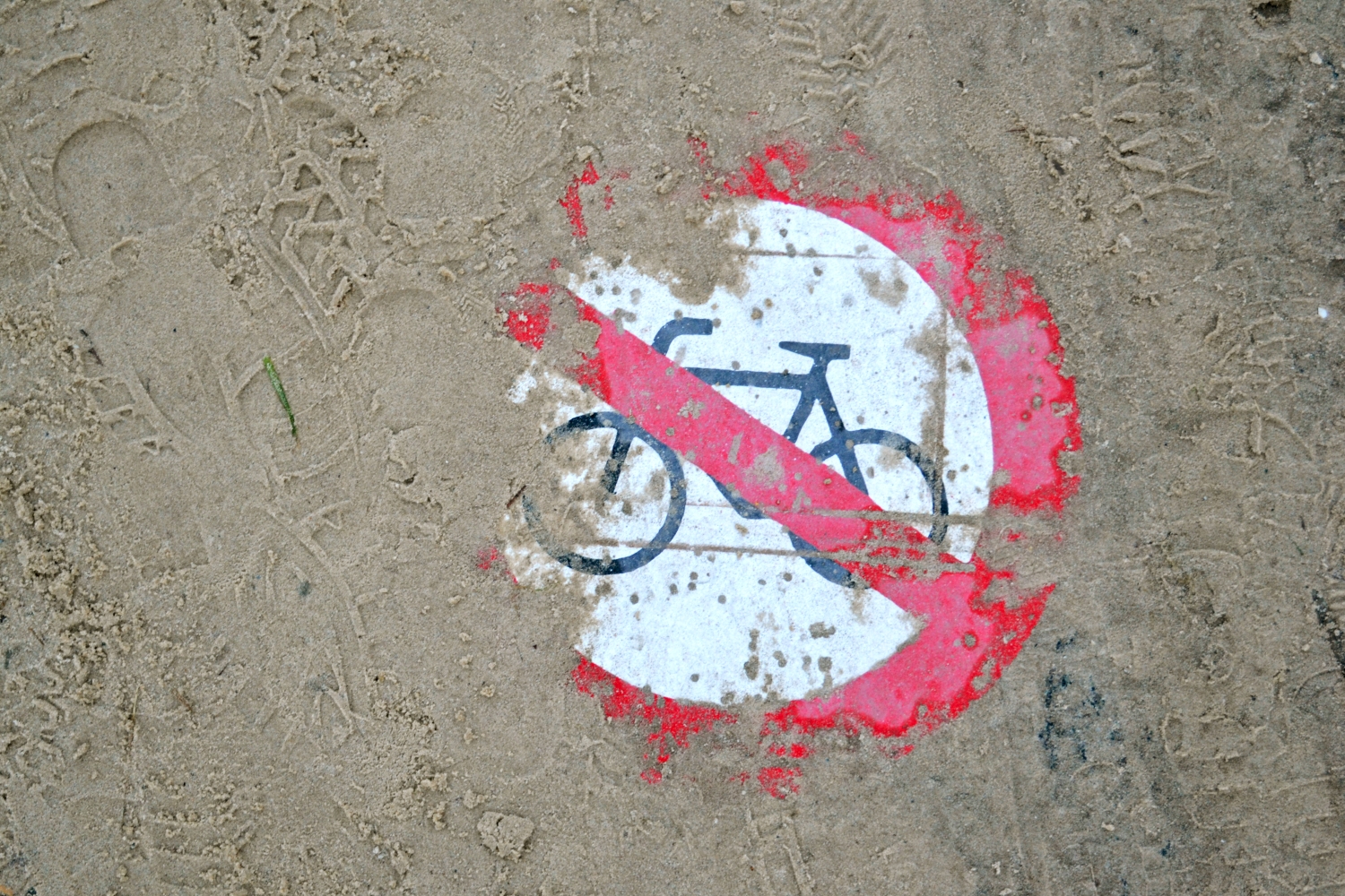 Radfahren im Sand verboten!