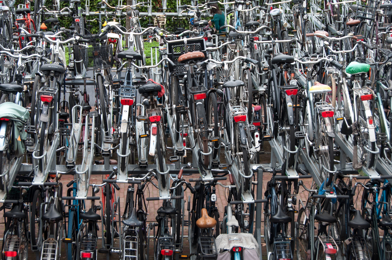 Radfahren in Rotterdam: ...und so wird das Parkproblem gelöst