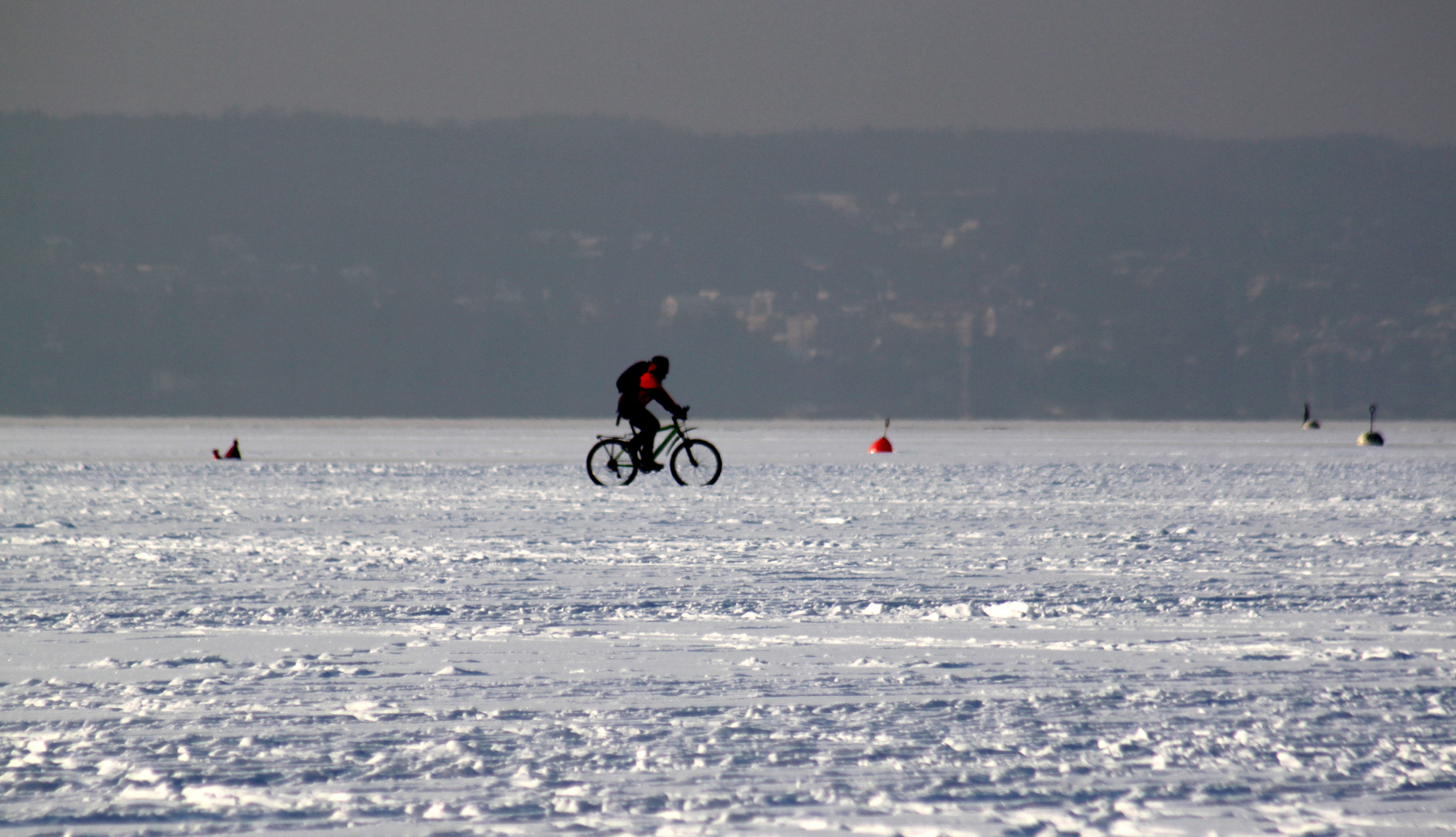 Radfahren zur Abwechslung auf einem See