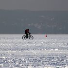 Radfahren zur Abwechslung auf einem See