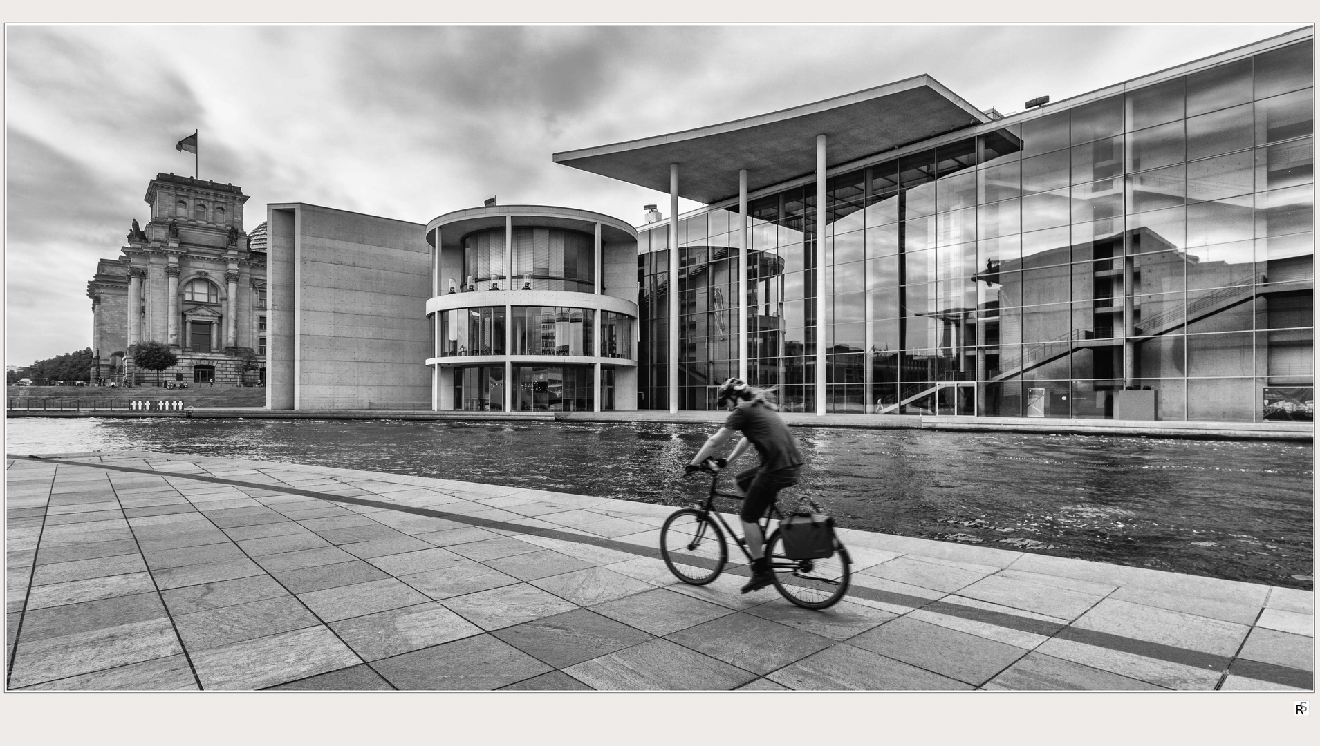 Radfahrer an der Spree