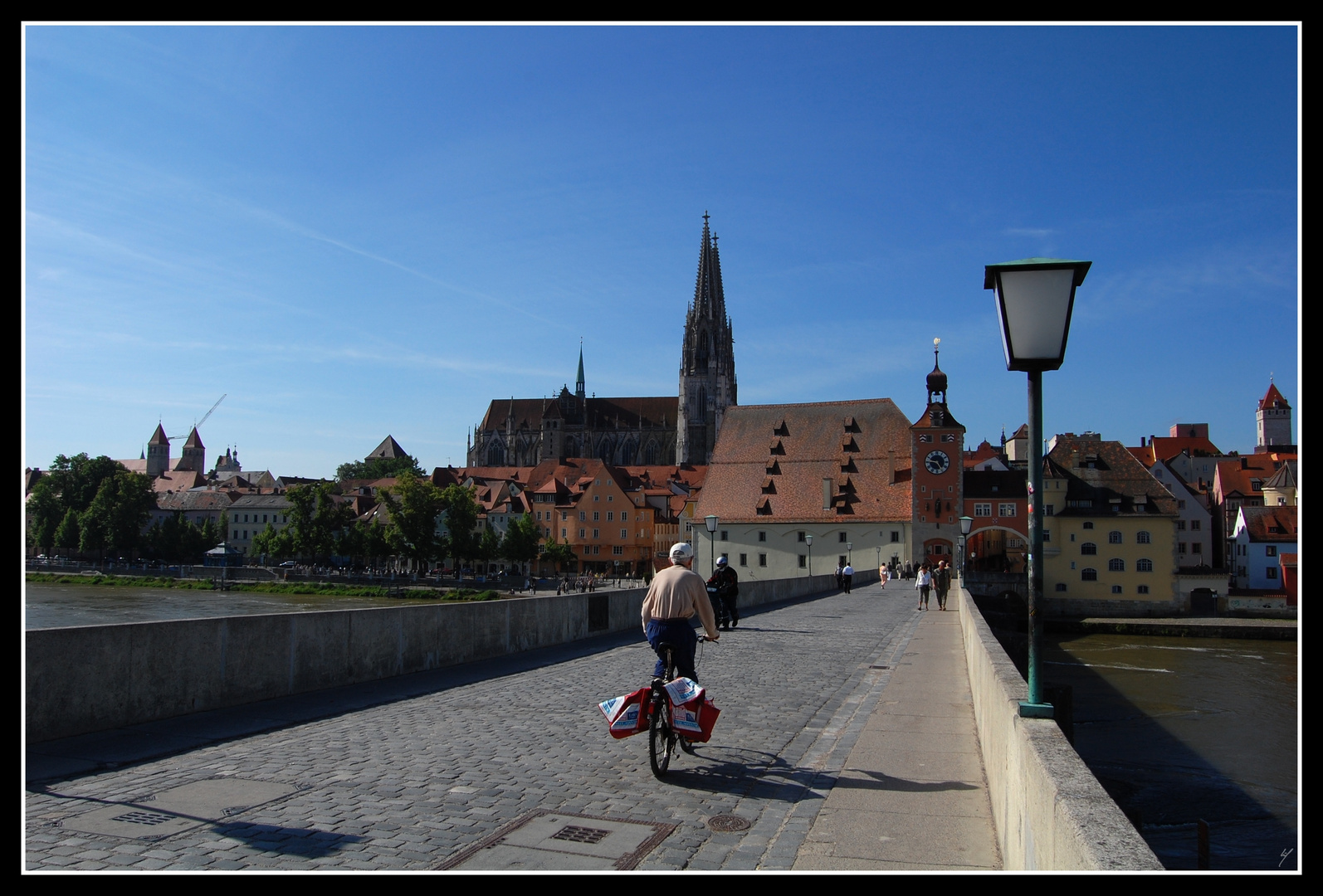 Radfahrer auf Steinerner Brücke