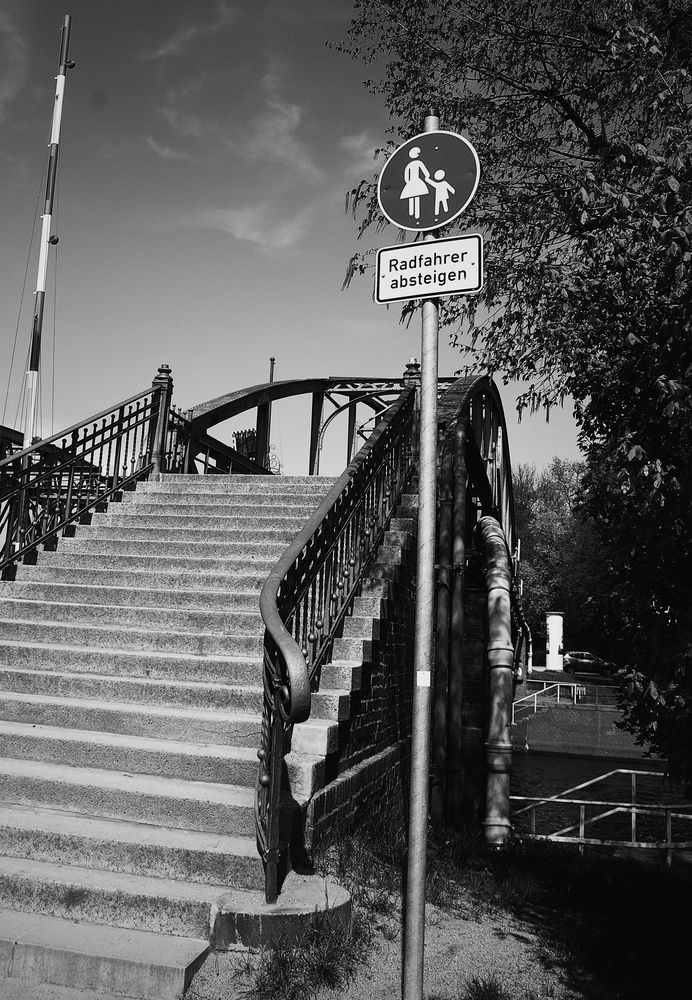 Radfahrer bitte absteigen.....