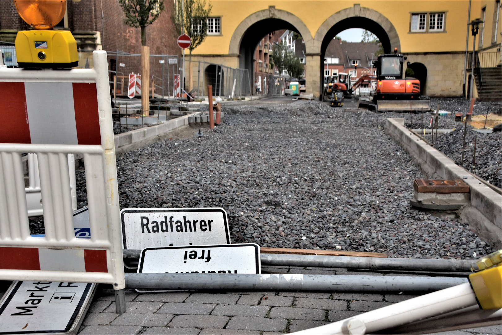 *Radfahrer frei*