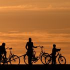 Radfahrer gegen Abendrot