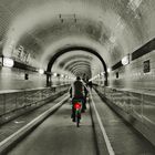 Radfahrer im alten Elbtunnel