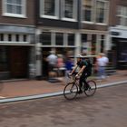 Radfahrer in Amsterdam (eine von VIELE)