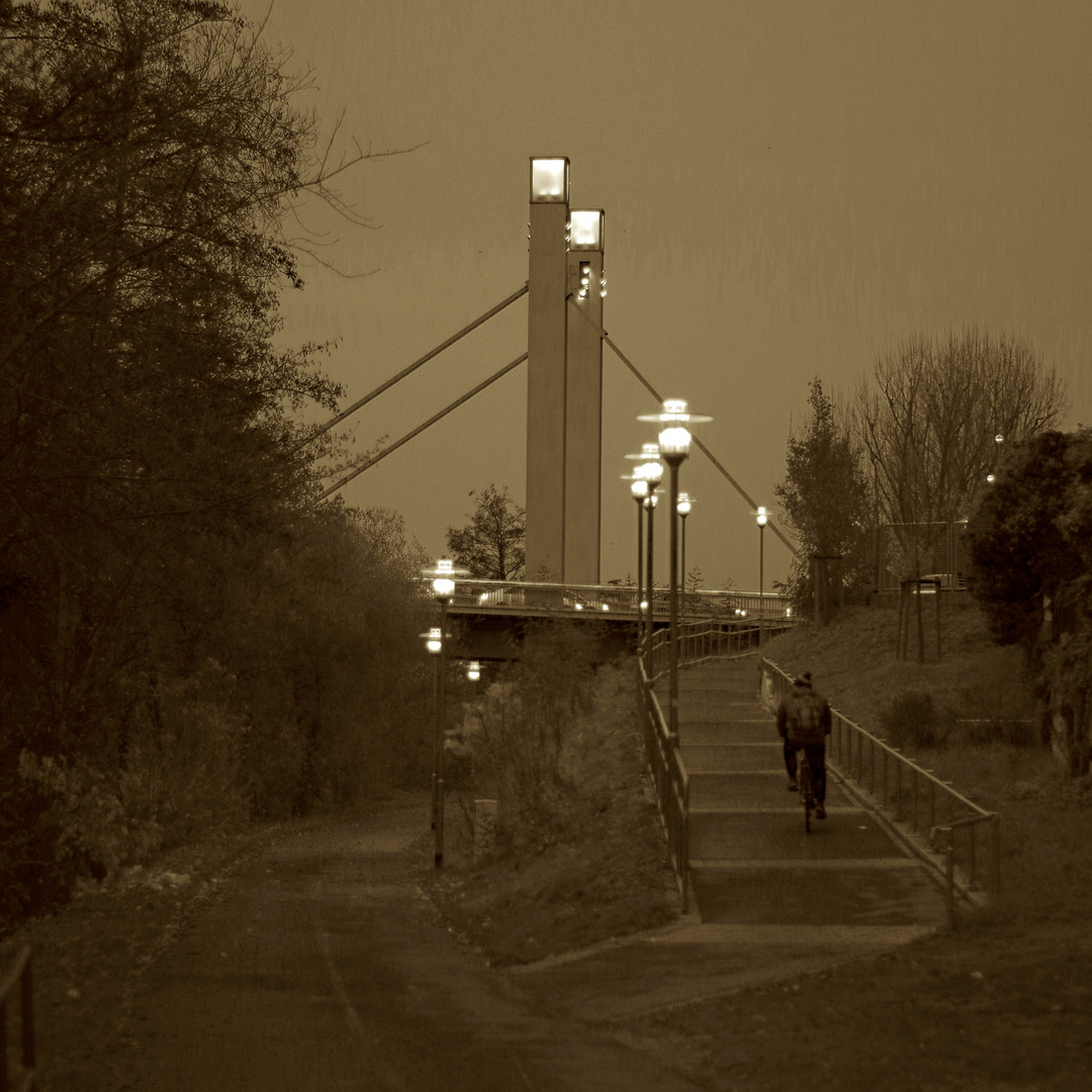 Radfahrer in der Dämmerung