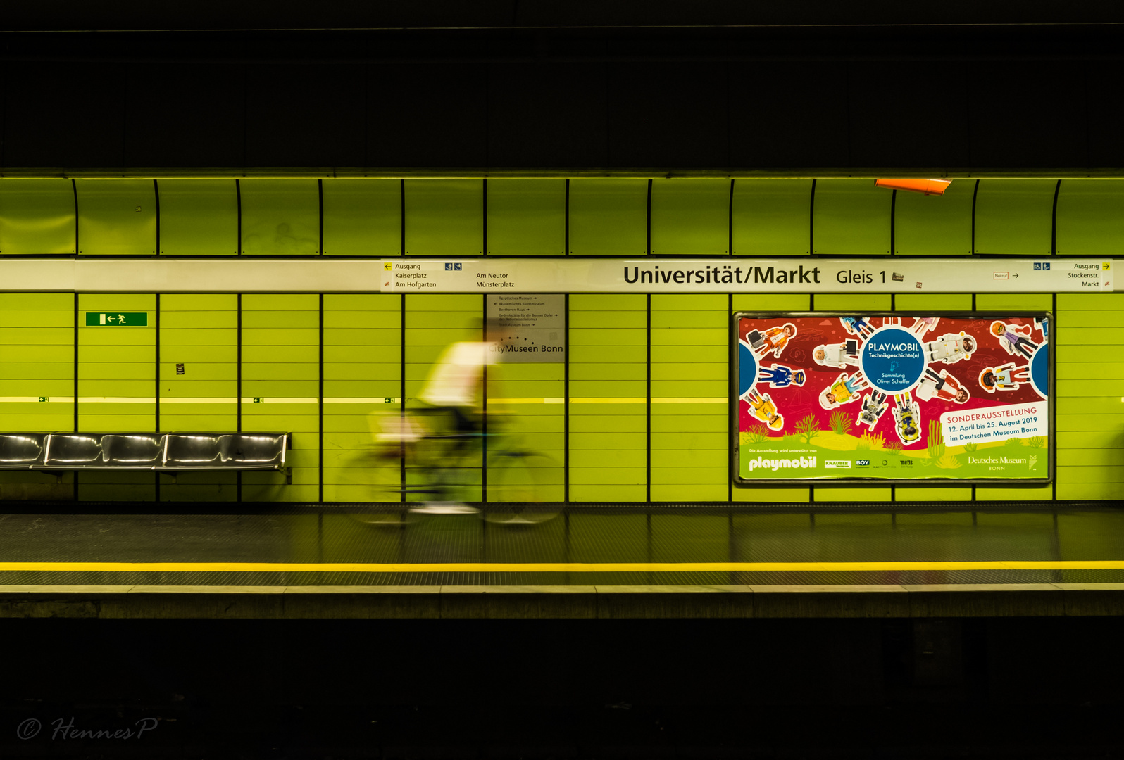 Radfahrer in der U-Bahn