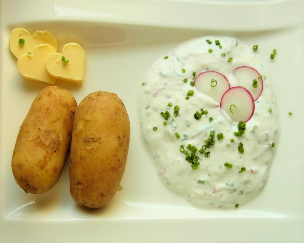 Radieschenquark, Pellkartoffeln und ein bisschen Butter