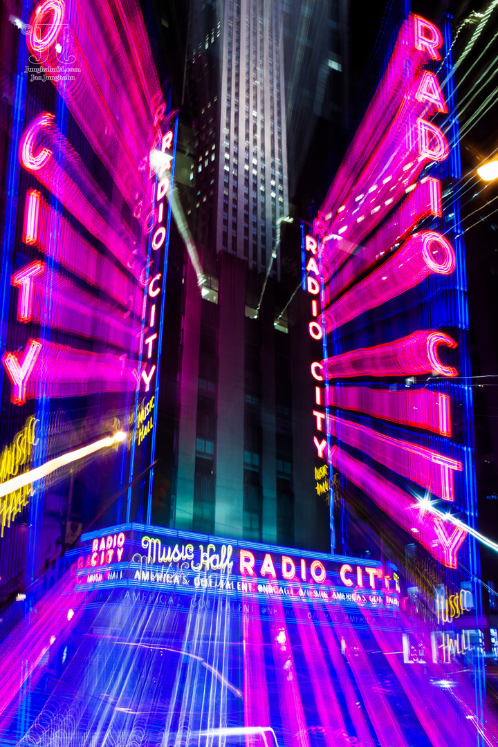 Radio City Music Hall - Zooming