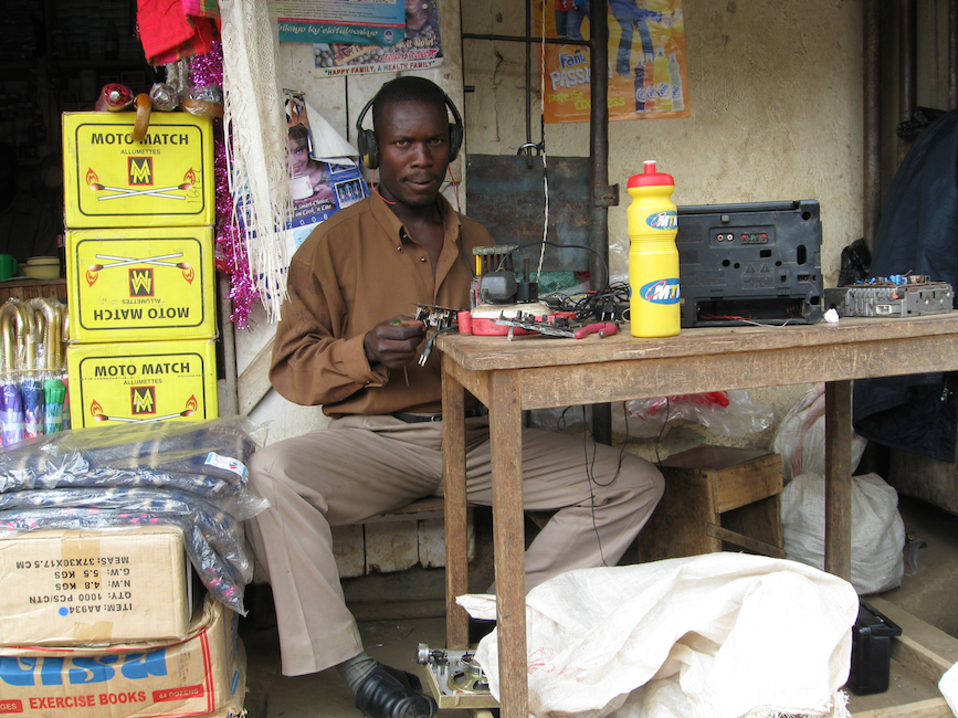 Radio Reparaturshop in Fort Portal