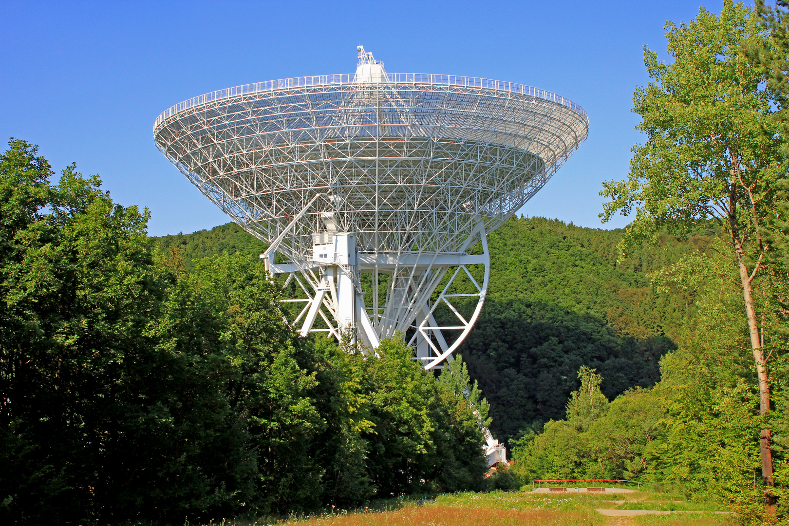 Radioteleskop Effelsberg (100 Meter Durchmesser) 10