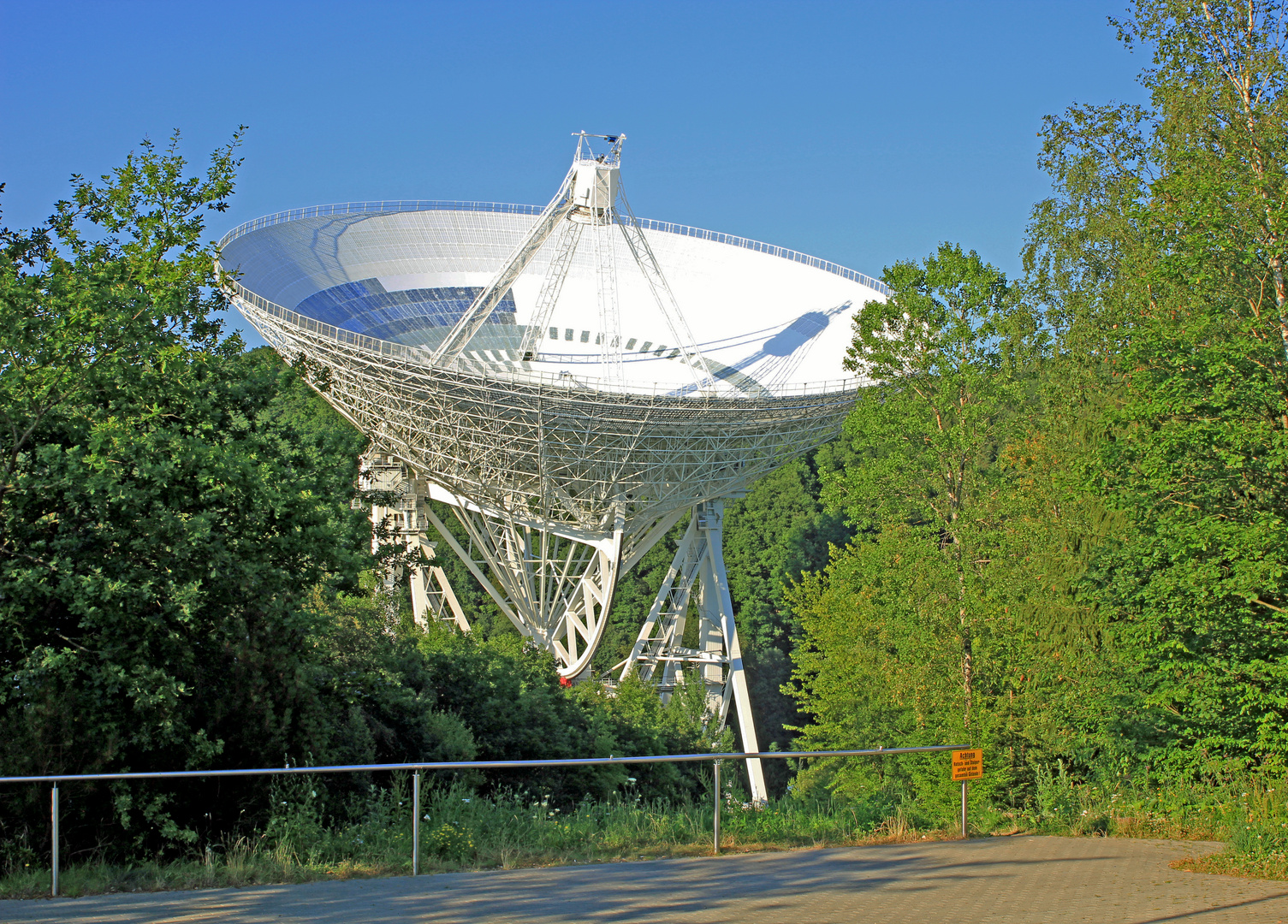 Radioteleskop Effelsberg (100 Meter Durchmesser) 13